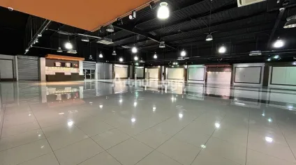 LOCAL COMMERCIAL à LOUER de 1270.95 m² - Offre immobilière - Arthur Loyd