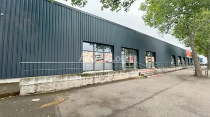 LOCAL COMMERCIAL à LOUER de 850 m² - Offre immobilière - Arthur Loyd
