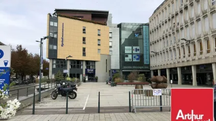 LOCAL COMMERCIAL à LOUER de 1556 m² - Offre immobilière - Arthur Loyd
