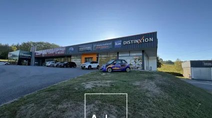 Local commercial proche sortie autoroute axe passant - Offre immobilière - Arthur Loyd