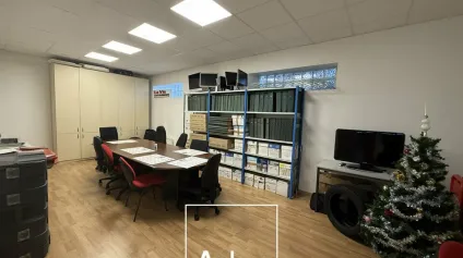 Bureaux ou local professionnel rénové avec parking centre ville Brive - Offre immobilière - Arthur Loyd