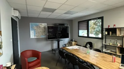 BUREAUX location à SAINT-PANTALÉON-DE-LARCHE 19600 - Offre immobilière - Arthur Loyd