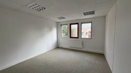 BUREAUX - A LOUER - PARC MIRANDE - Offre immobilière - Arthur Loyd