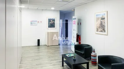 Bâtiment indépendant, bureaux de bonne facture - Offre immobilière - Arthur Loyd