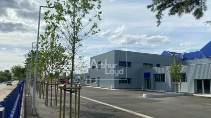 Atelier et bureaux attenant entièrement rénovés - Offre immobilière - Arthur Loyd