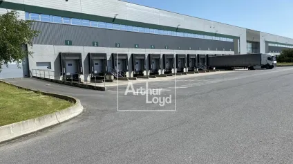 Site logistique à louer sur zone industrielle - Offre immobilière - Arthur Loyd