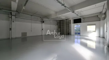 Locaux d'activité entièrement rénovés à louer - Offre immobilière - Arthur Loyd