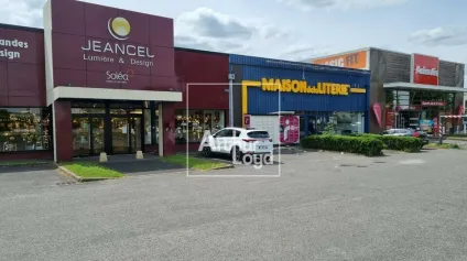 Belle surface commerciale en Retail Park à louer - Offre immobilière - Arthur Loyd