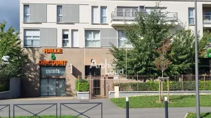 Cellules commerciales / Bureaux proche RER A LOGNES ! - Offre immobilière - Arthur Loyd