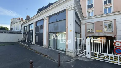 LOCAL COMMERCIAL - AXE PASSANT - PROCHE GARE - Offre immobilière - Arthur Loyd