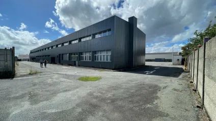 LOCATION BUREAUX NIORT ZONE SAINT LIGUAIRE 1022m2 DIVISIBLE A PARTIR DE 200m2 - Offre immobilière - Arthur Loyd