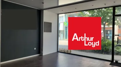 A LOUER CELLULE COMMERCIALE DE 70 m2 - COEUR DE VILLE - LA ROCHE SUR YON - Offre immobilière - Arthur Loyd