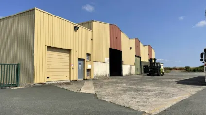 A VENDRE UN LOCAL INDUSTRIEL DE 4350 m² PLUS GRAND FONCIER - ZONE SUD DE NIORT - Offre immobilière - Arthur Loyd