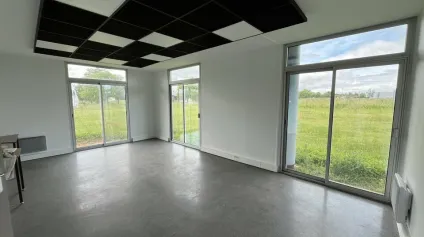 DISSAY - BUREAUX RENOVÉS A LOUER 366 m² - Situés dans la ZAE de la Belardière - Offre immobilière - Arthur Loyd