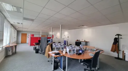 A VENDRE IMMEUBLE TERTIAIRE LOUE - 998m² POITIERS DEMI LUNE - Offre immobilière - Arthur Loyd