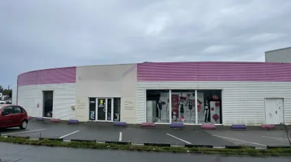 LOCAL COMMERCIAL À LOUER  460 M² À LA ROCHE-SUR-YON, PROCHE DES FLÂNERIES - Offre immobilière - Arthur Loyd