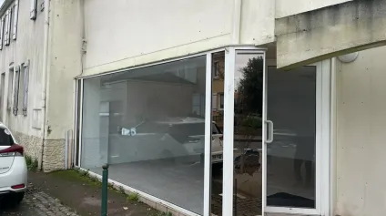 À LOUER  LOCAL COMMERCIAL 110 M²  AUBIGNY-LES-CLOUZEAUX - Offre immobilière - Arthur Loyd