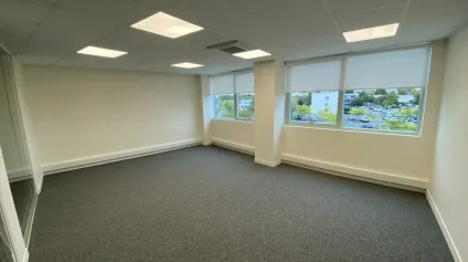 A LOUER BUREAUX 152M2, PROPOSANT DE TRÈS BELLES PRESTATIONS SUR POITIERS PRÉ-MÉDARD / POLYCLINIQUE - Offre immobilière - Arthur Loyd