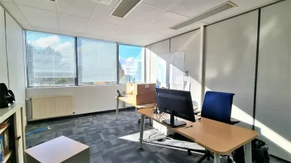 TRES BELLES PRESTATIONS - FUTUROPOLE CHASSENEUIL - BEAUX BUREAUX A LOUER 494m² - Offre immobilière - Arthur Loyd