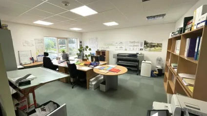 BUREAUX A LOUER DANS ZONE ACTIVITE PROCHE COMMERCES 50M² - Offre immobilière - Arthur Loyd