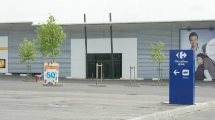 LOCAL COMMERCIAL EN RETAIL PARK - A VENDRE - BRESSUIRE - Offre immobilière - Arthur Loyd