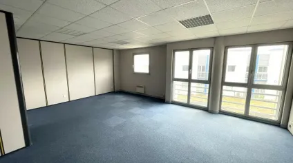 TECHNOPOLE DU FUTUROSCOPE  POITIERS NORD - BUREAUX À LOUER DE 372 ENTIÈREMENT RÉHABILITÉS - Offre immobilière - Arthur Loyd
