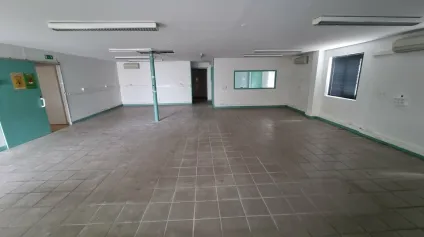 OPPORTUNITÉ TERTIAIRE À SAISIR  BUREAUX EN RDC AVEC STATIONNEMENT COMMUN - Offre immobilière - Arthur Loyd