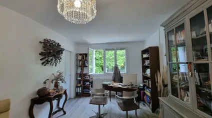 À LOUER  BUREAU LUMINEUX AVEC ESPACES PARTAGÉS  IDÉAL PROFESSIONS LIBÉRALES  DISPONIBLE PROCHAINEMENT - Offre immobilière - Arthur Loyd