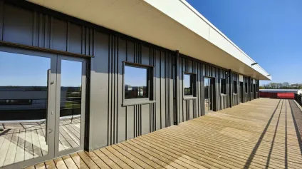 A VENDRE - CELLULE DE BUREAUX AVEC TERRASSE ET PARKINGS - POITIERS SUD, ZONE COMMERCIALE - 150m² - Offre immobilière - Arthur Loyd