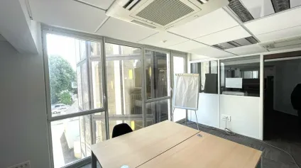 A VENDRE BUREAUX POITIERS HYPER CENTRE 270.85m² + PLACES DE STATIONNEMENT - Offre immobilière - Arthur Loyd