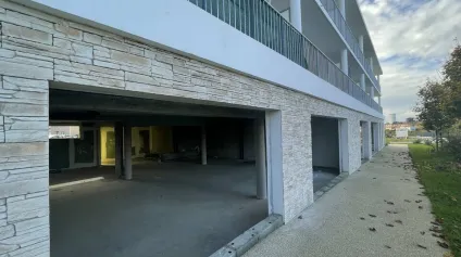 A VENDRE LOCAUX PROFESSIONNELS 315M2 SAINT BENOIT - ZONE PRE MEDARD - Offre immobilière - Arthur Loyd