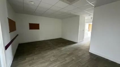 BUREAUX À LOUER 194 M²  POITIERS EST  CLIMATISATION, PARKING ET ACCÈS PMR - Offre immobilière - Arthur Loyd