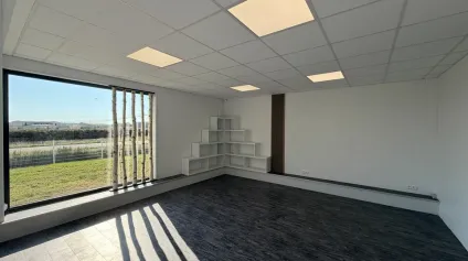 BUREAUX À LOUER 110 M²  OPEN SPACE  CLIMATISATION  ACCÈS PLAIN-PIED - Offre immobilière - Arthur Loyd
