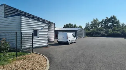 À louer - Box de stockage / local d'activité de 56 m² - Secteur Poitiers Sud - Accès A10 et D910 - Offre immobilière - Arthur Loyd