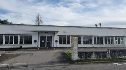 LOCAL COMMERCIAL 400m² - FONTENAY LE COMPTE - LOCATION - Offre immobilière - Arthur Loyd
