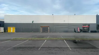 LOCAL COMMERCIAL 1 542M² AVEC CDAC - À LOUER - FONTENAY-LE-COMTE - Offre immobilière - Arthur Loyd
