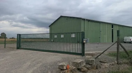 Local d'activité de 784 m² avec terrain clos de 5 000 m² à louer - Aslonnes, à 15 min de Poitiers - Offre immobilière - Arthur Loyd