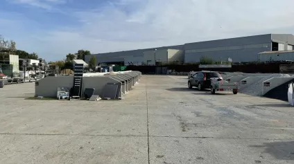  ZI ECOUFLANT FONCIER ENROBÉ 2 400 m² A LOUER - Offre immobilière - Arthur Loyd