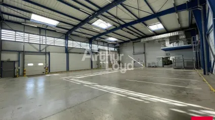 BEAUCOUZÉ ENSEMBLE IMMOBILIER 3965 M² A VENDRE OU A LOUER - Offre immobilière - Arthur Loyd