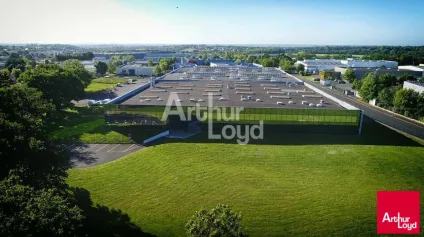 ZI BEAUCOUZE ENSEMBLE IMMOBILIER 8186 M² A VENDRE - Offre immobilière - Arthur Loyd