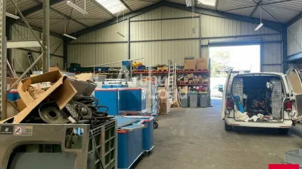 MONT PRES CHAMBORD - VENTE LOCAUX D'ACTIVITE DE 854,54 M² - Offre immobilière - Arthur Loyd