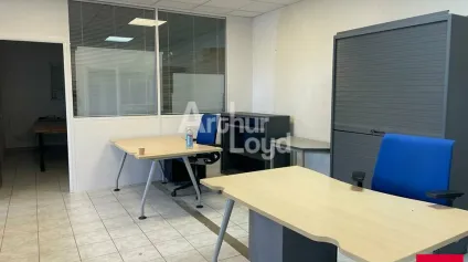 MONT PRES CHAMBORD - LOCATION LOCAL COMMERCIAL/BUREAUX DE 67 M² - Offre immobilière - Arthur Loyd