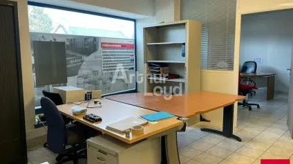 MONT PRES CHAMBORD - LOCATION LOCAL COMMERCIAL/BUREAUX DE 82 M² - Offre immobilière - Arthur Loyd