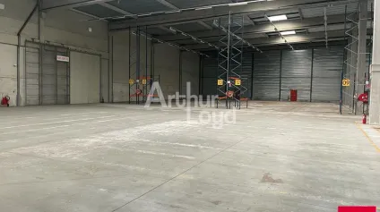 MER - LOCATION ENTREPOTS 9750 M² - ACCES A10 IMMEDIAT - Offre immobilière - Arthur Loyd