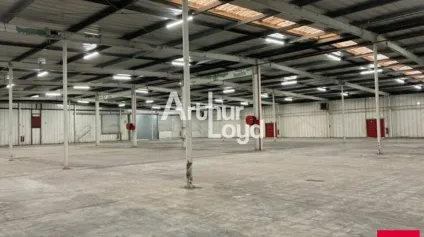 ISSOUDUN - A LOUER - SITE D'ACTIVITE et LOGISTIQUE de 7 000m² DIVISBLE - 1957 - Offre immobilière - Arthur Loyd