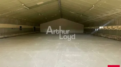 FOSSÉ - VENTE LOCAUX D'ACTIVITÉ 4 x 500 M² - IDÉAL STOCKAGE - Offre immobilière - Arthur Loyd