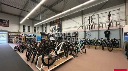 VINEUIL - LOCATION LOCAL COMMERCIAL DE 500 M² - ZONE COMMERCIALE - Offre immobilière - Arthur Loyd