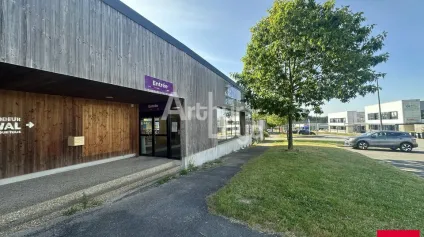 VITRE - LOCAL COMMERCIAL A VENDRE - 590 M² - Offre immobilière - Arthur Loyd