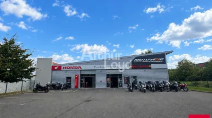 Local d'activité indépendant avec grand espace showroom - Offre immobilière - Arthur Loyd