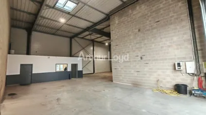 A vendre - Local d'activité de 350m2 avec bureau secteur CROIX BLANDIN - Offre immobilière - Arthur Loyd